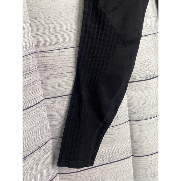 Women's Fabletics black leggins size small - Picture 3 of 3